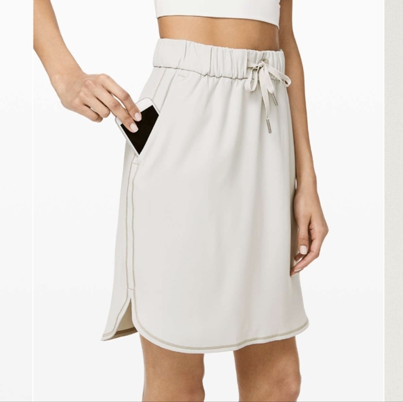 Lululemon On The Fly Skirt size 6 - Picture 2 of 8